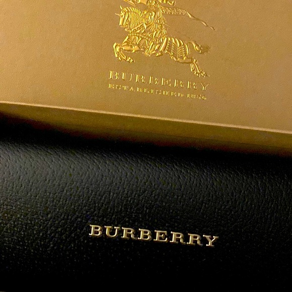 Burberry Beautiful burgundy sunglasses unique and lovely - Picture 3 of 4